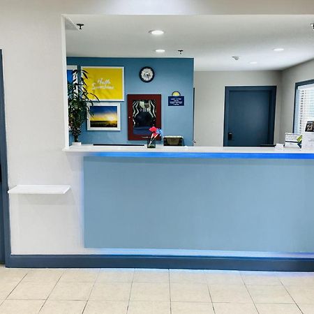 Days Inn & Suites By Wyndham Wynne מראה חיצוני תמונה