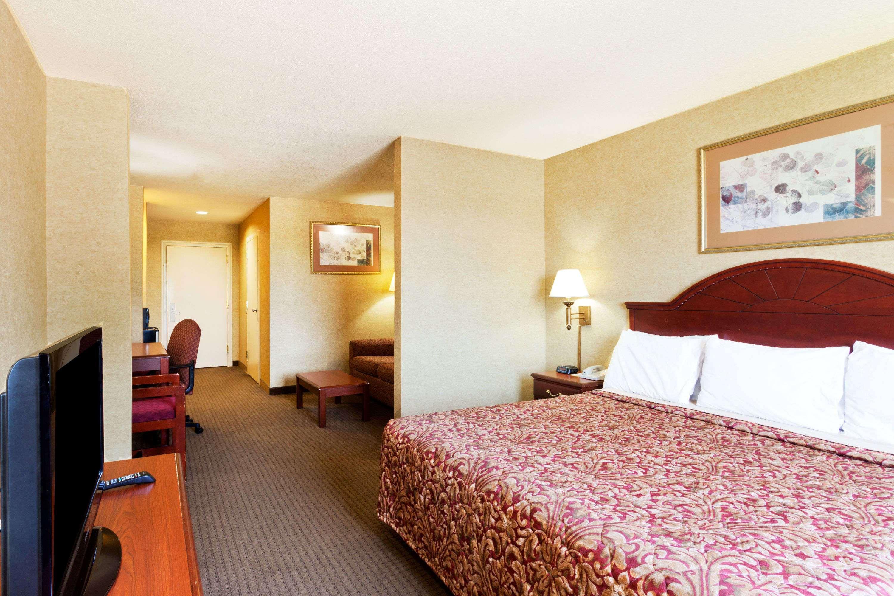 Days Inn & Suites By Wyndham Wynne מראה חיצוני תמונה
