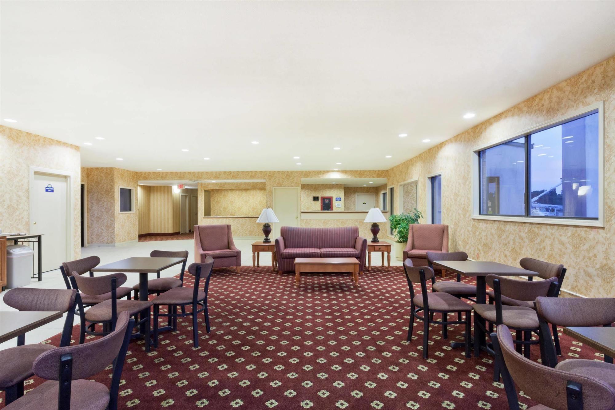 Days Inn & Suites By Wyndham Wynne מראה חיצוני תמונה