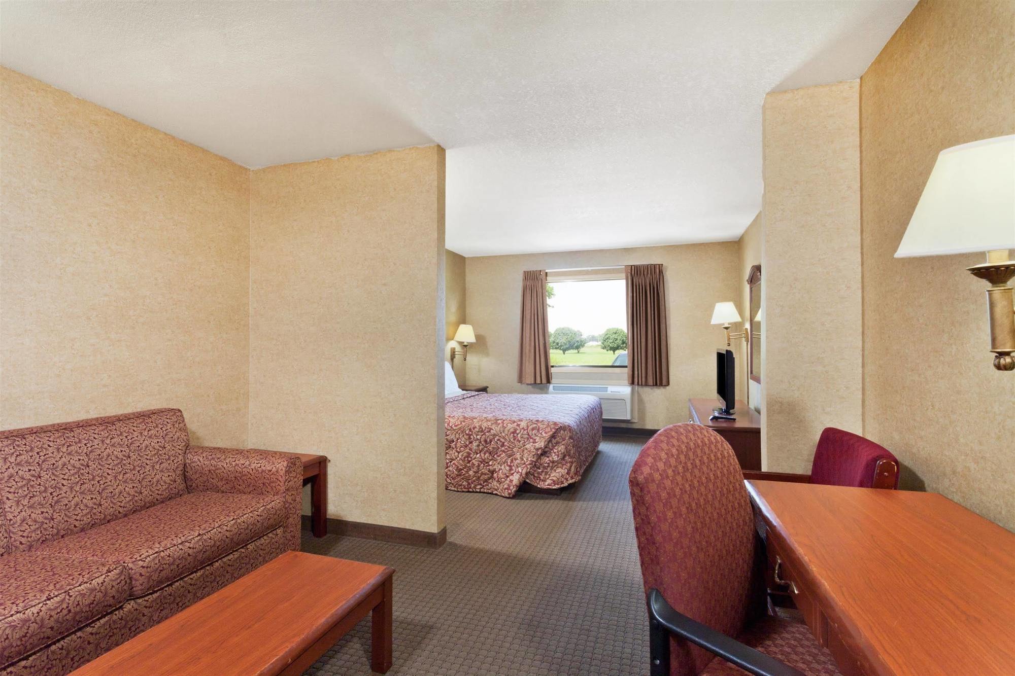 Days Inn & Suites By Wyndham Wynne מראה חיצוני תמונה